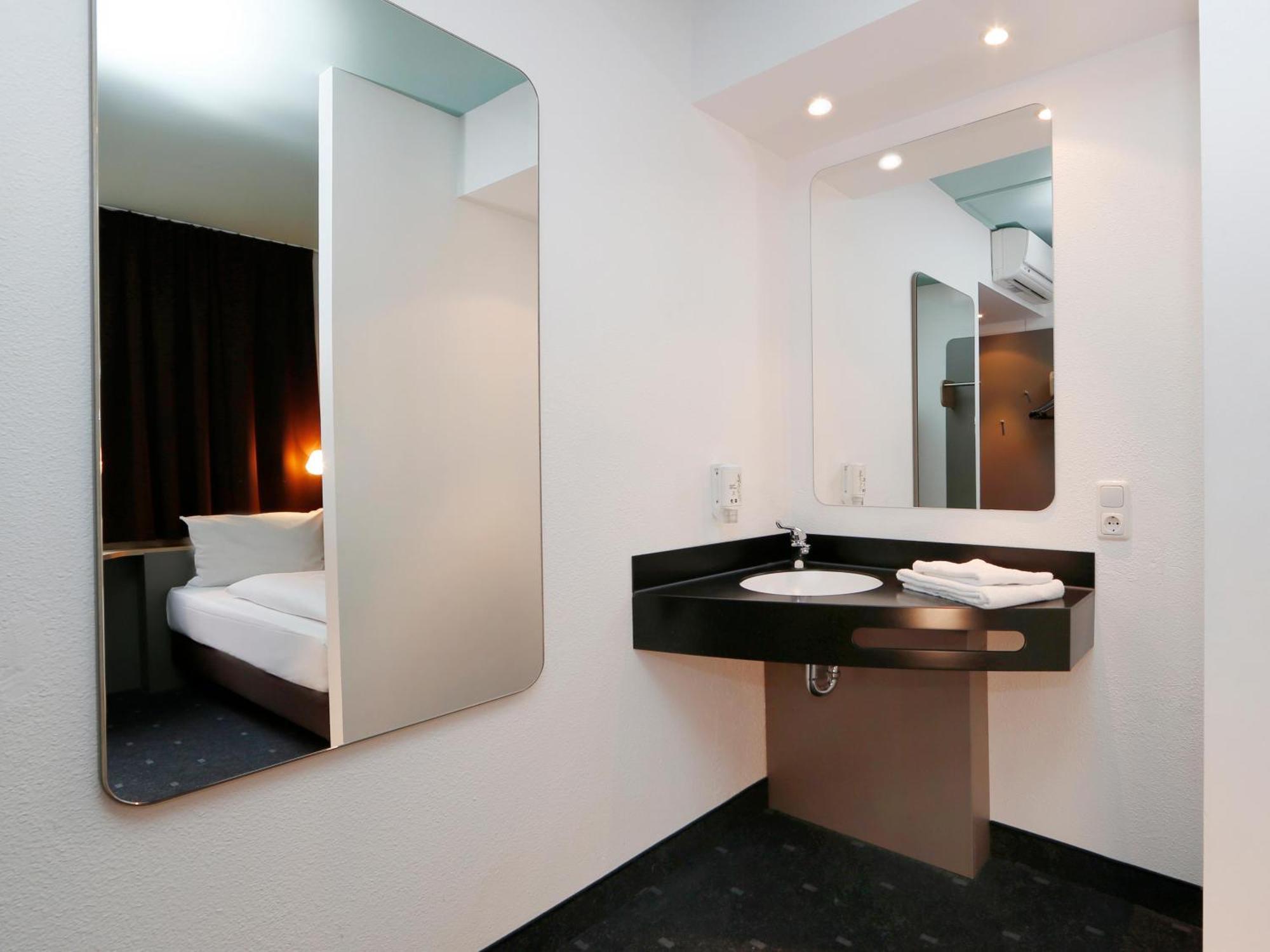 B&B Hotel Berlin-Dreilinden Kleinmachnow Bagian luar foto